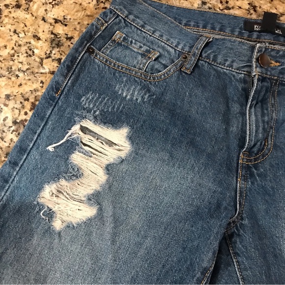 👖FOREVER 21 Distressed Denim Jeans - Picture 2 of 10